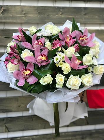 Букет цветов из: Розы и Хризантемы в Отрадной Краснодарский край